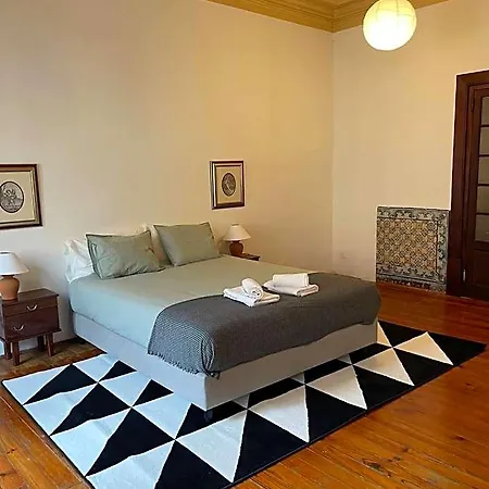 Alojamento de Acomodação e Pequeno-almoço Azulejos Cais Sodre 3*